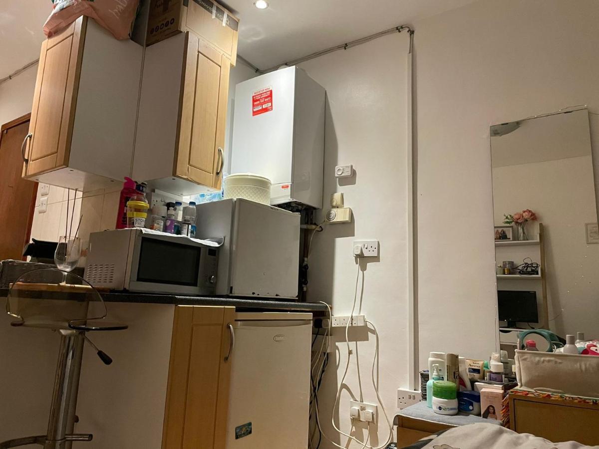 Studio Flat In Stratford