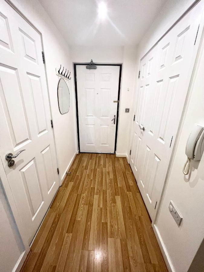 Apartment 2 Bedroom Near Olympic Park With Free Parking London