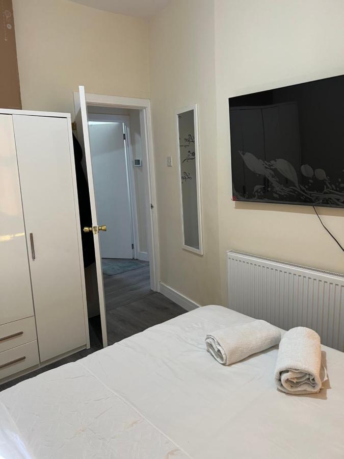 Small Cosy 2 Flat With 2 Double Beds * London