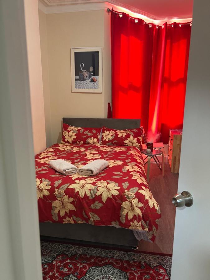 Small Cosy 2 Flat With 2 Double Beds Apartment London