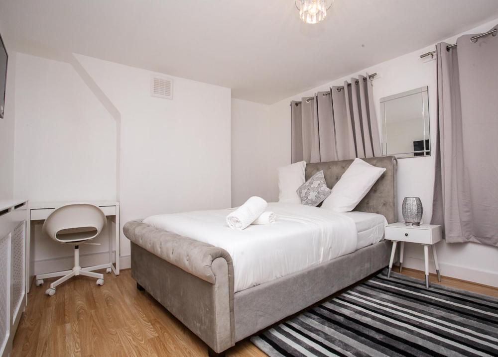 Newly Refurbished 3 Bedroom House Close To Central Appartement