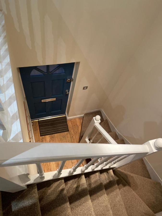 Super Convenient For - Large 2 Double Bed 30 Seconds Walk To Platform Train Station And 19 Mins To Waterloo Londres