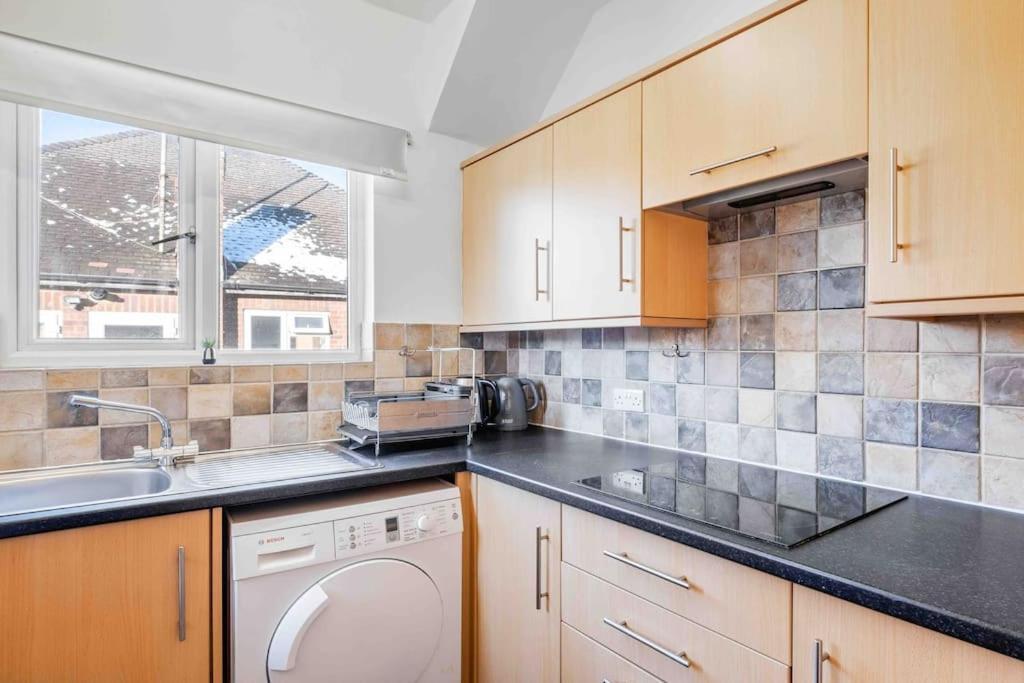 Duplex 3 Bedroom Flat Golders * Londres