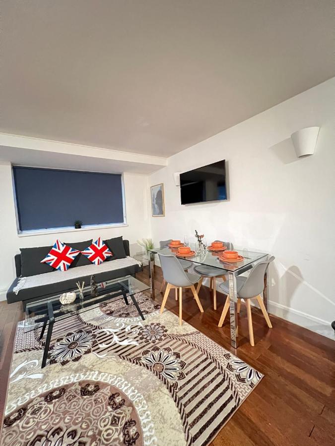 Lovely Studio Flat Cromwell Road Apartment *