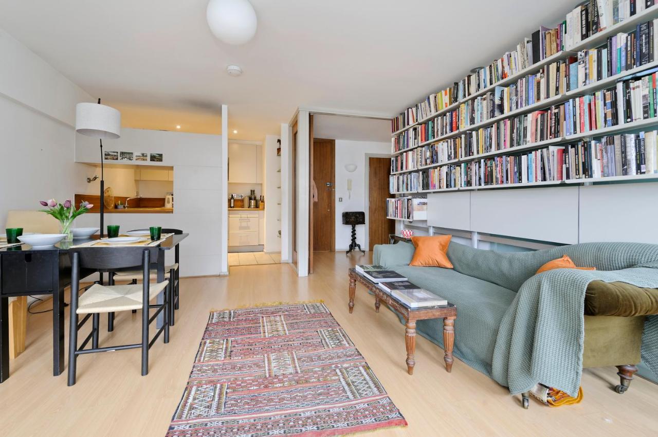 Large One Bedroom Flat With Balcony Close To The By Underthedoormat Appartement