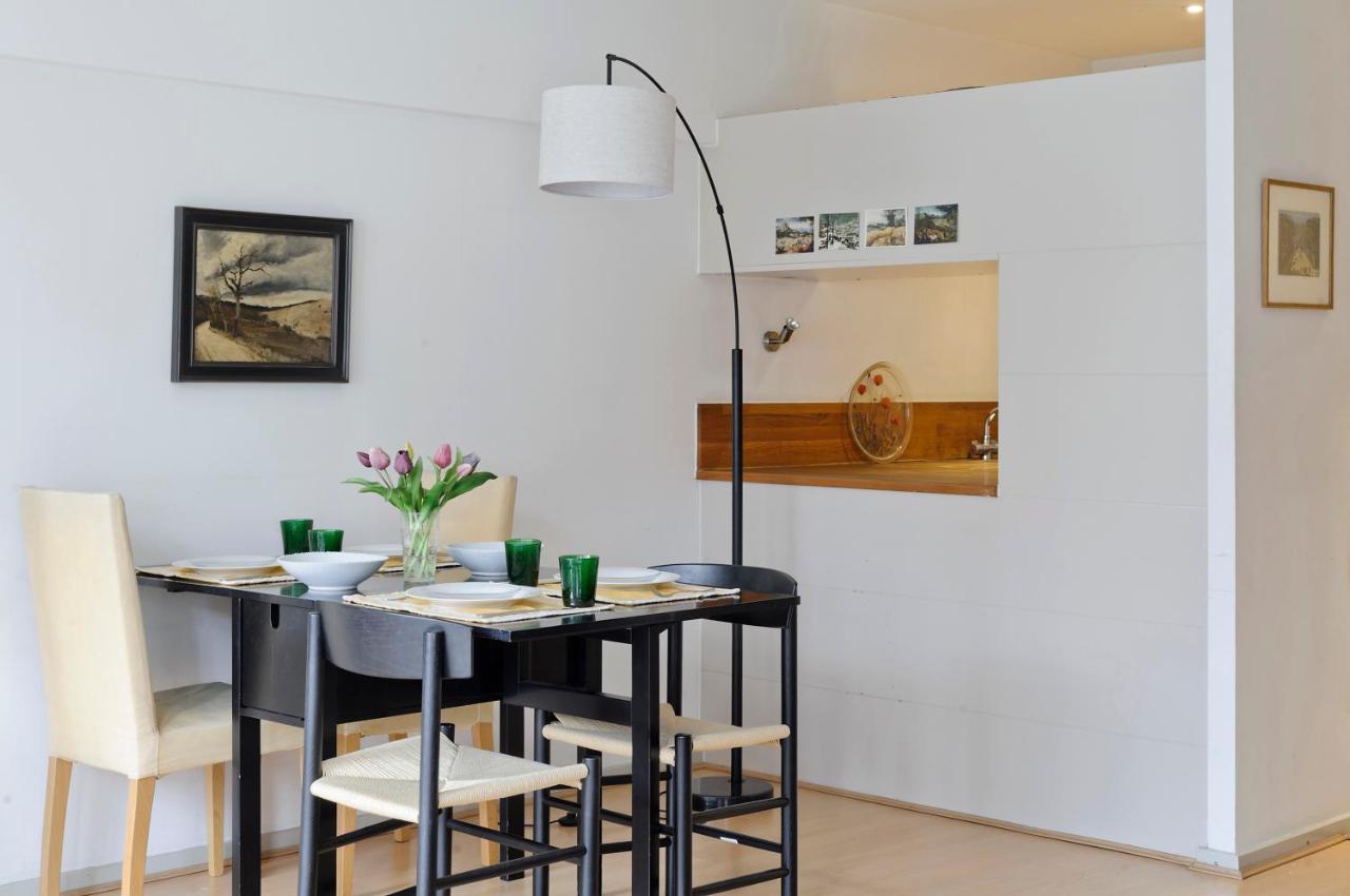 Appartement Large One Bedroom Flat With Balcony Close To The By Underthedoormat *