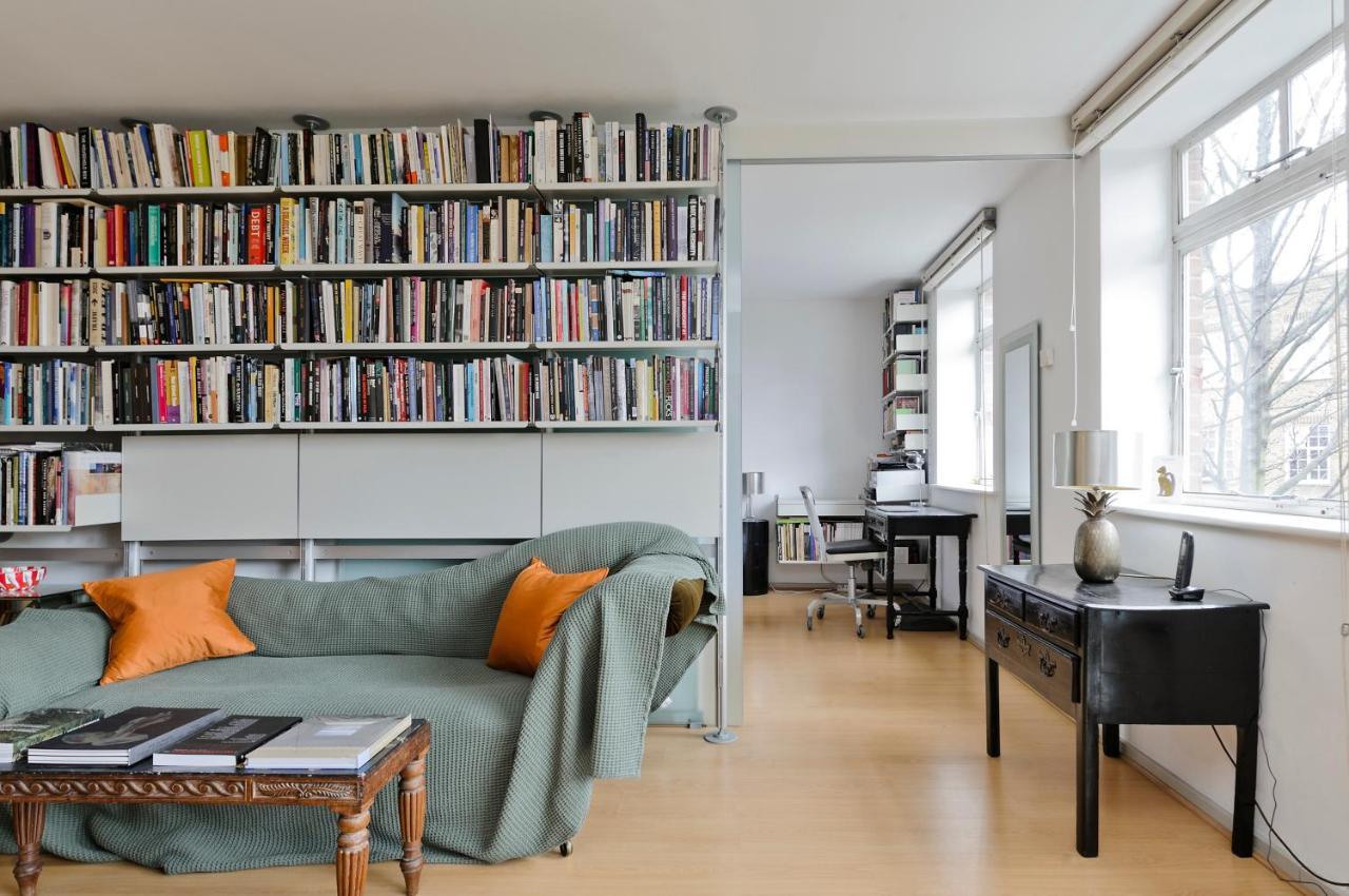 Appartement Large One Bedroom Flat With Balcony Close To The By Underthedoormat Londres