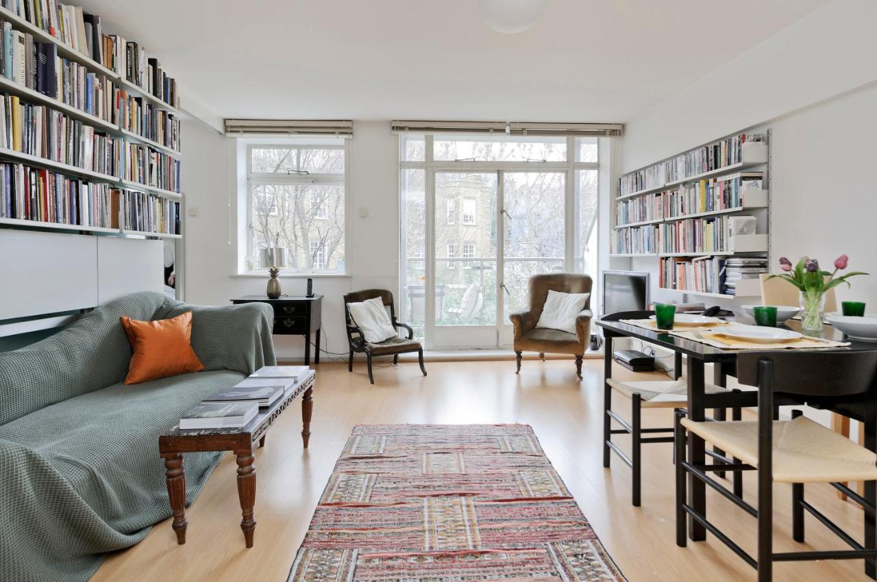 Large One Bedroom Flat With Balcony Close To The By Underthedoormat Appartement *