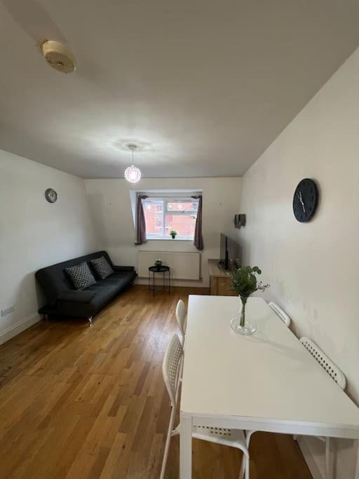New Build 2 Bed Flat, * London