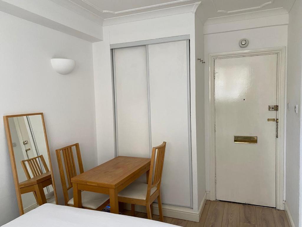 Apartment At Chelsea Cloister
