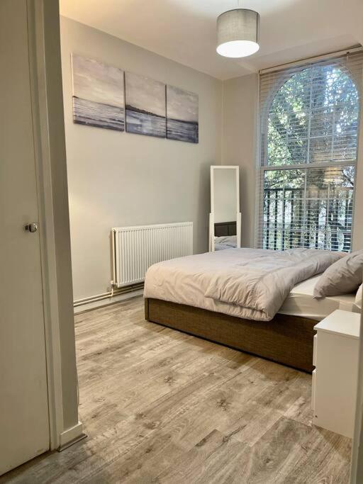 Apartamento 1 Bed In Zone 2, Minutes From Oval Tube. *