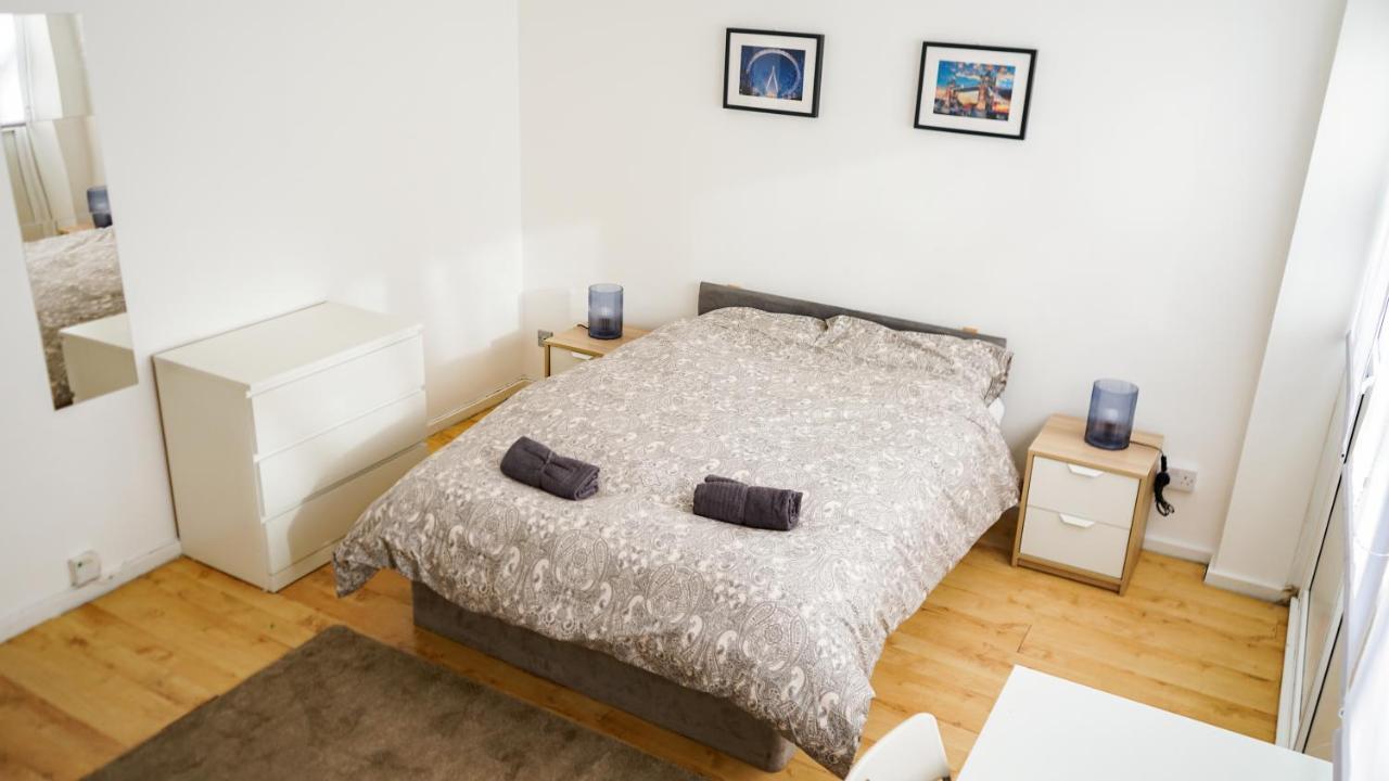 Large Modern 3 Bedrooms House With Patio/terrace Londres