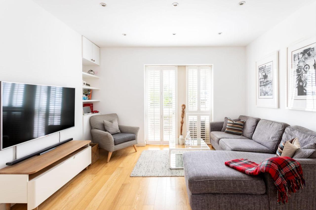 Cosy Oval Apartment