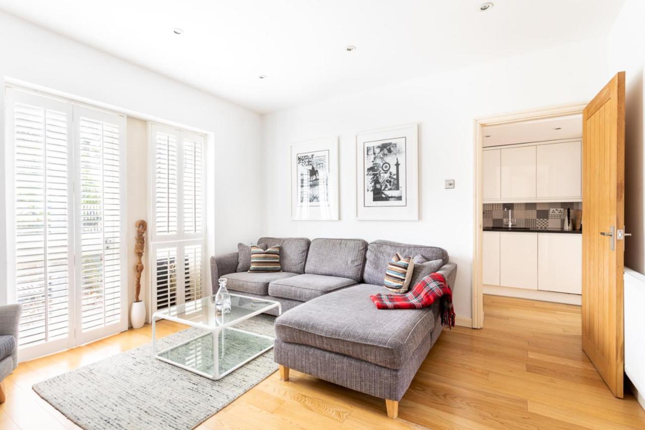 Cosy Oval * London