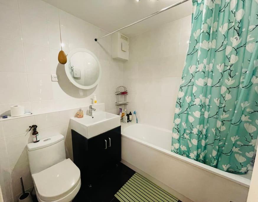 Apartment Cosy Spacious 2 Bedrooms With Dedicated Off Street Parking