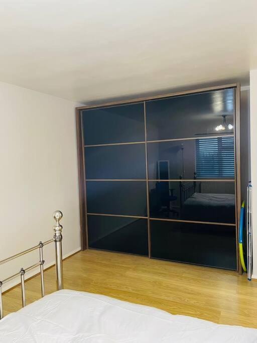 Cosy Spacious 2 Bedrooms With Dedicated Off Street Parking London