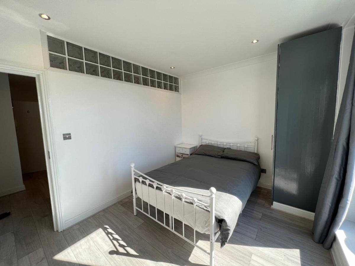 Lovely 2 Bedroom With Balcony -