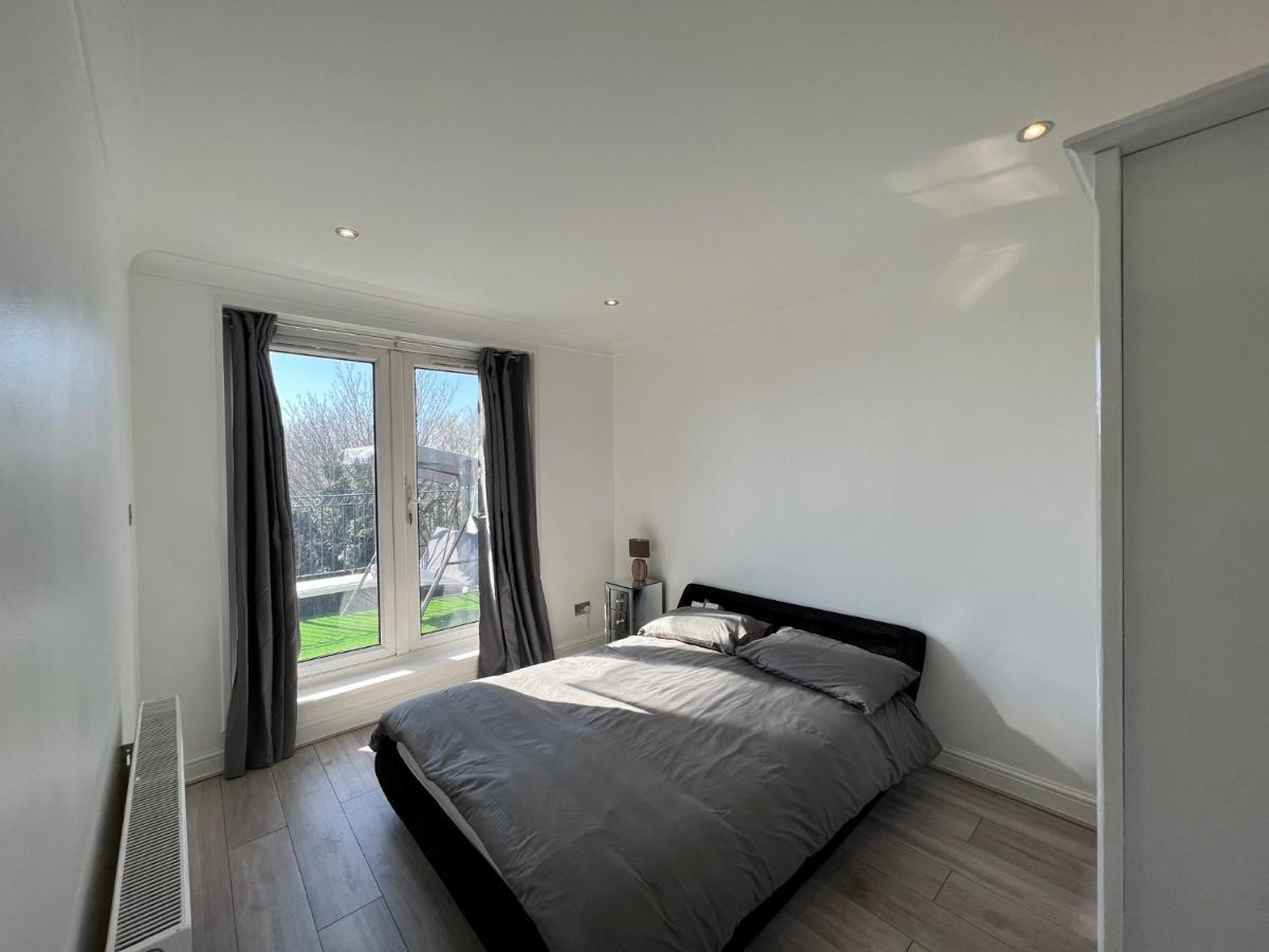 Lovely 2 Bedroom With Balcony -