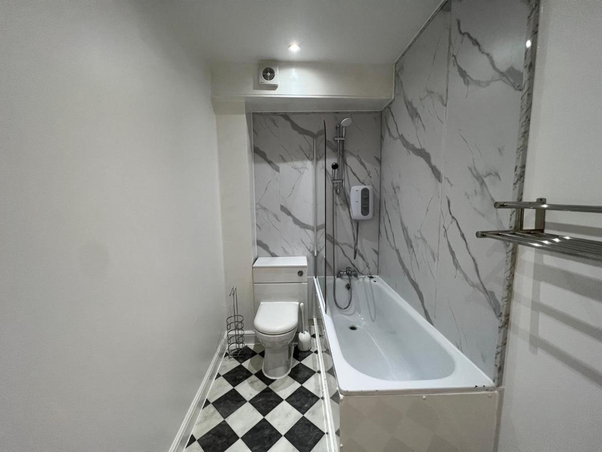 Lovely 2 Bedroom With Balcony - Appartement Londres