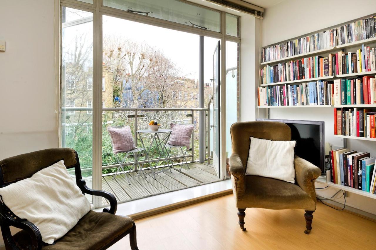 Large One Bedroom Flat With Balcony Close To The By Underthedoormat Appartement *