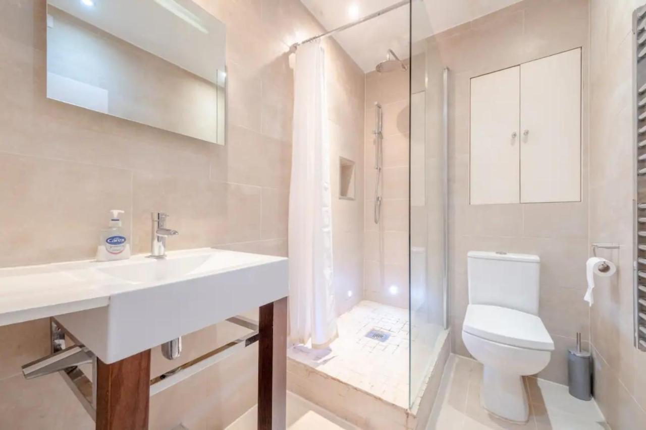 Lovely 1 Bedroom With Patio - 10 Mins From Hyde Park Londen