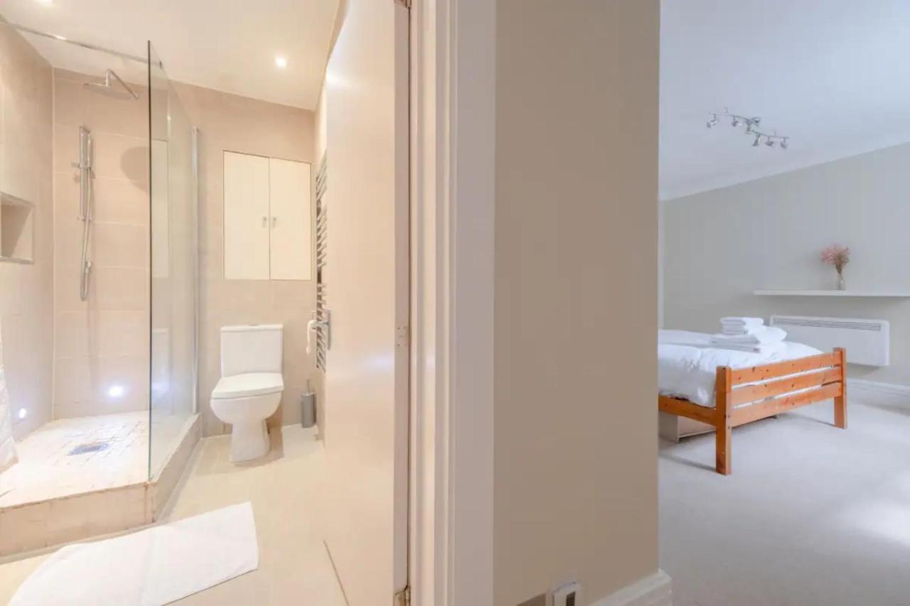 Appartement Lovely 1 Bedroom With Patio - 10 Mins From Hyde Park Londen