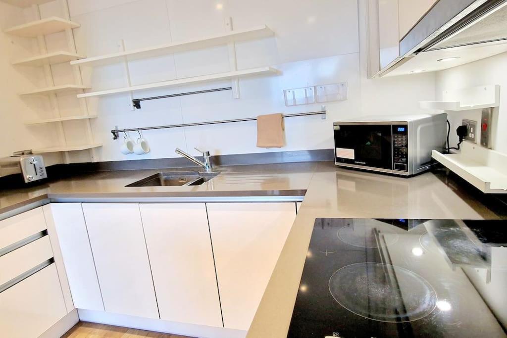 - Stunning Riverside Apartamento *