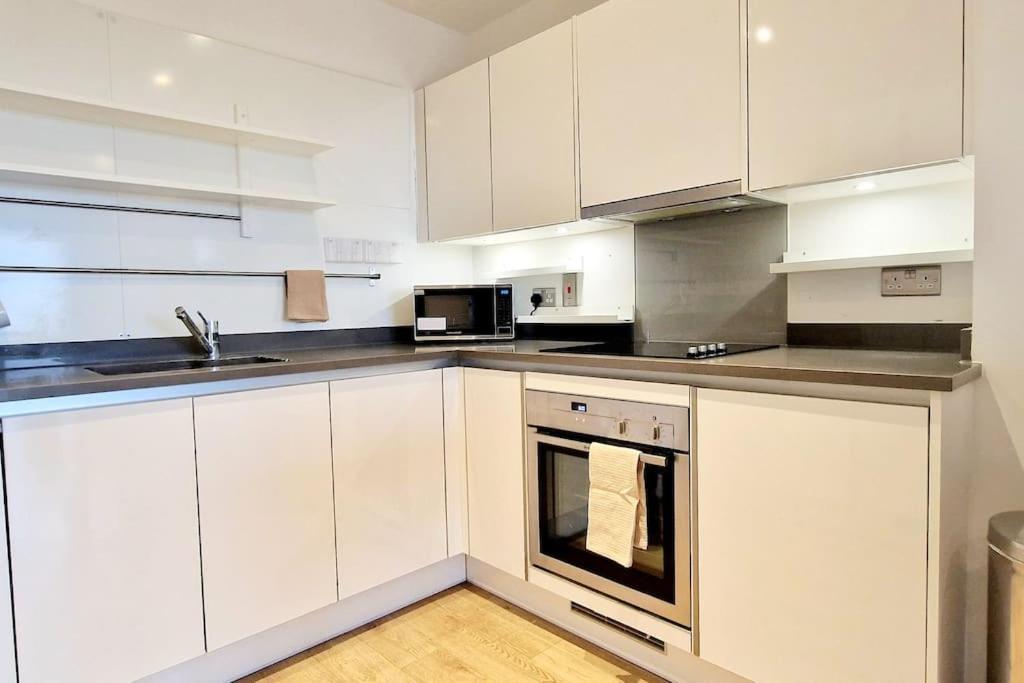 - Stunning Riverside Apartamento *