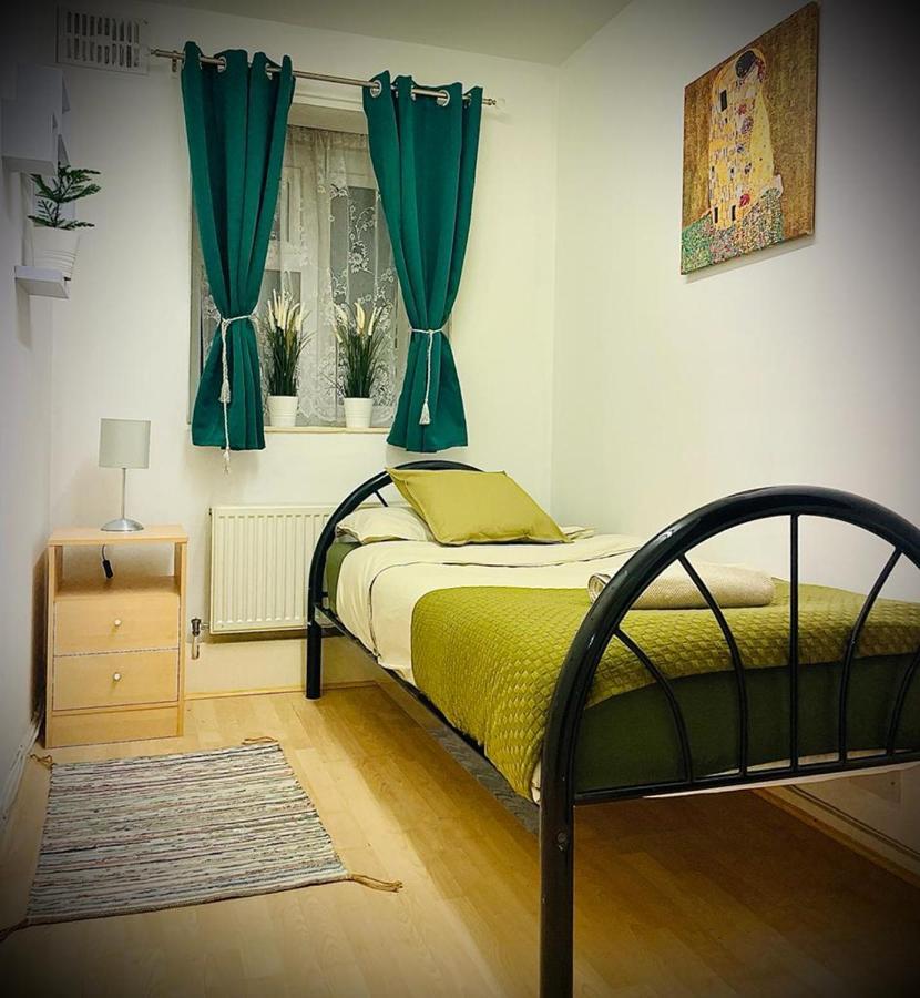 Cosy Flat Close To East Finchley Station *