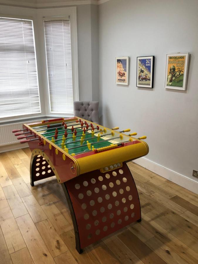 Appartement Great 4 Bedroom In Tooting Londen