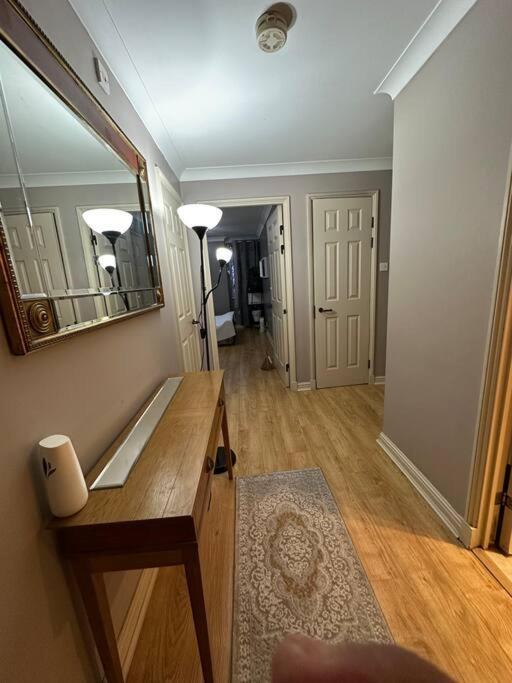 A 2 Standard Bedrooms Flat Apartamento Londres