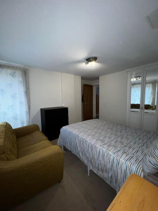 Stylish One Bedroom Flat Furnished Appartement Londen