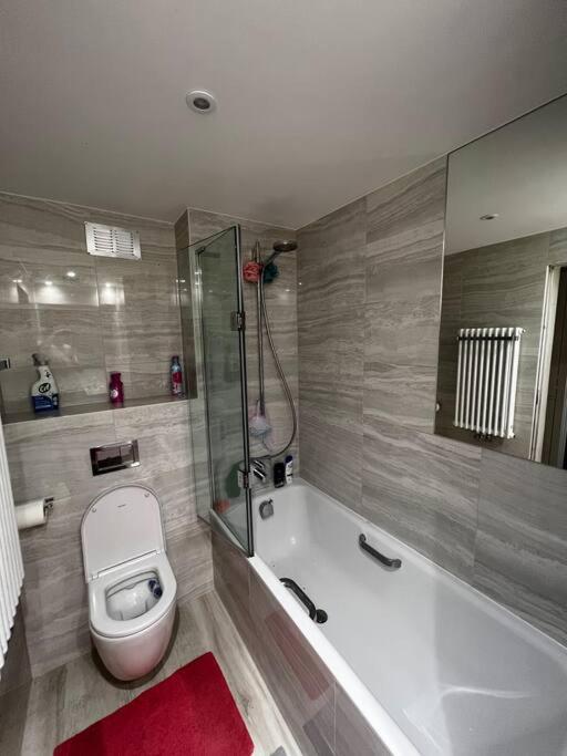 Stylish One Bedroom Flat Furnished Appartement *