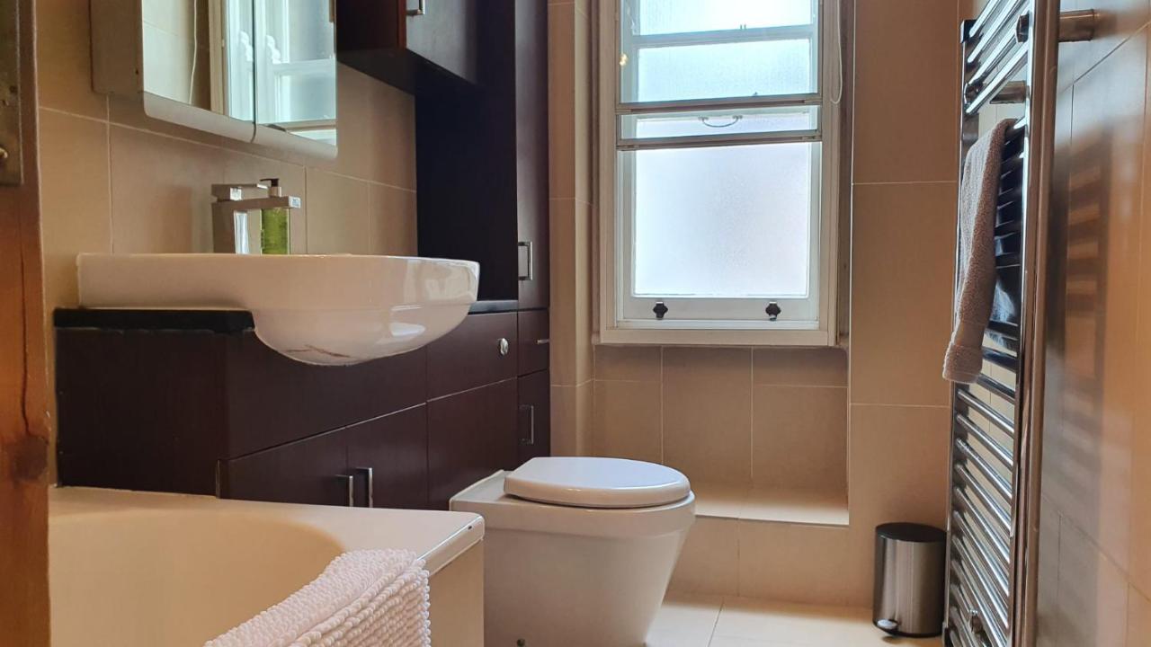 Spacious Central 2 Bedroom Mansion Block Apartamento