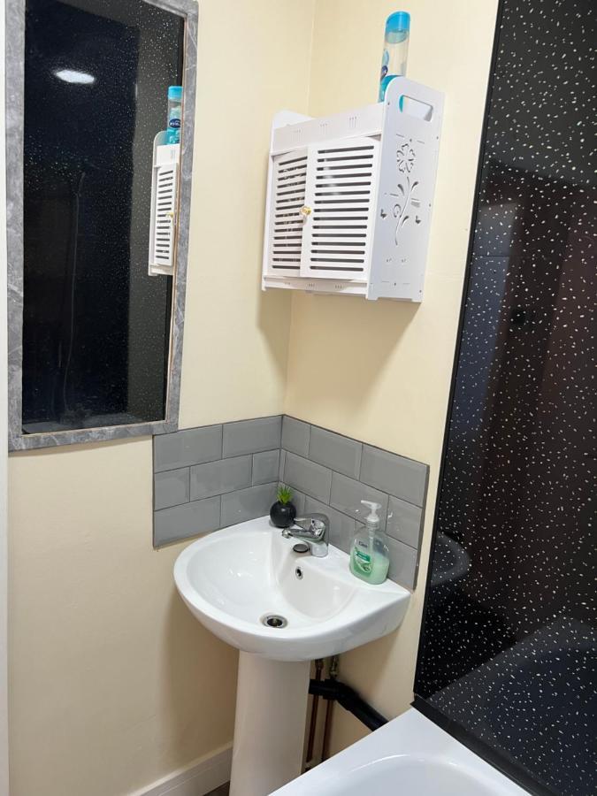 Apartment Small Cosy 2 Flat With 2 Double Beds London