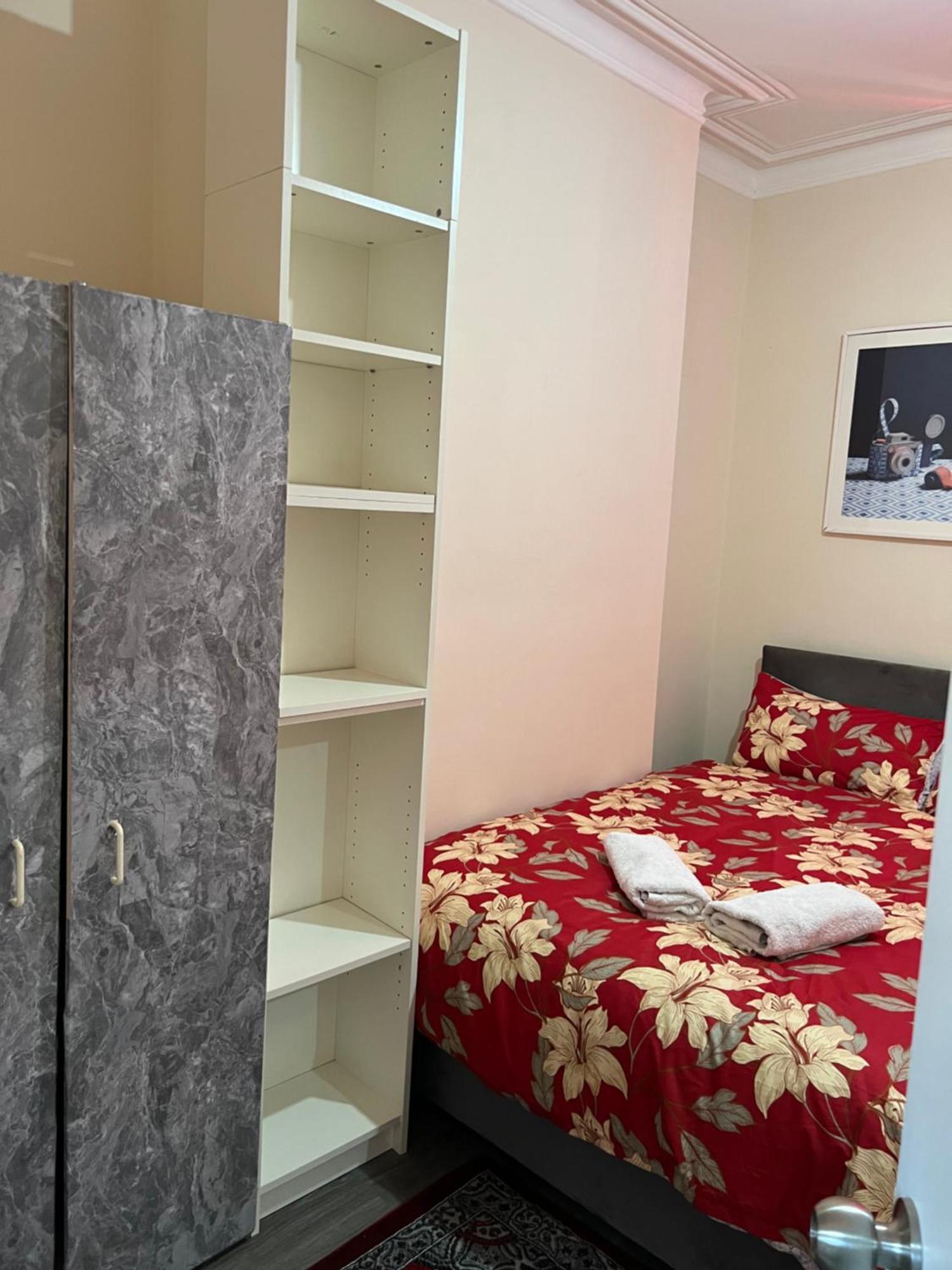 Small Cosy 2 Flat With 2 Double Beds London
