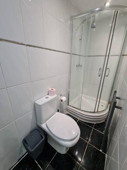 Elegant 2 Bed, 2 Bath Appartement *