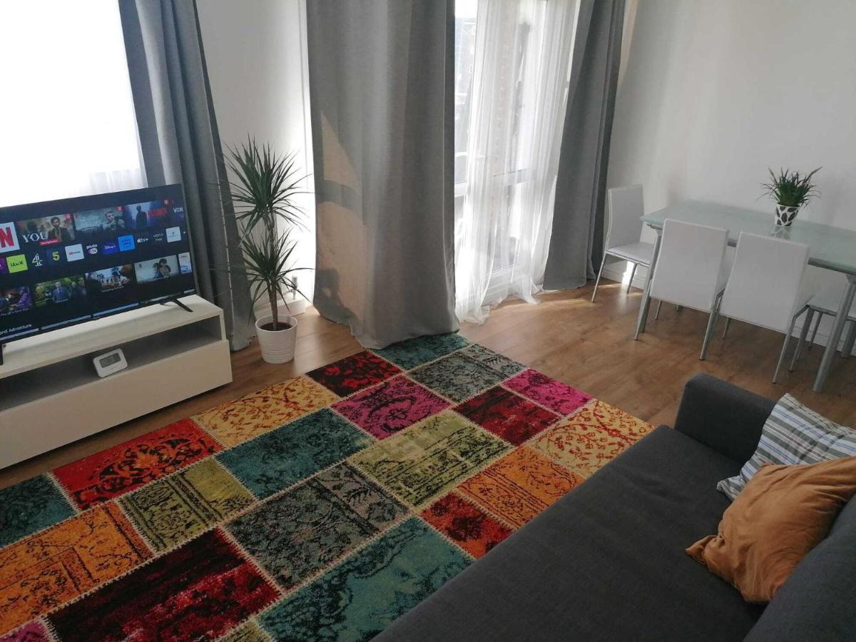 White Apartment, Your Apartamento