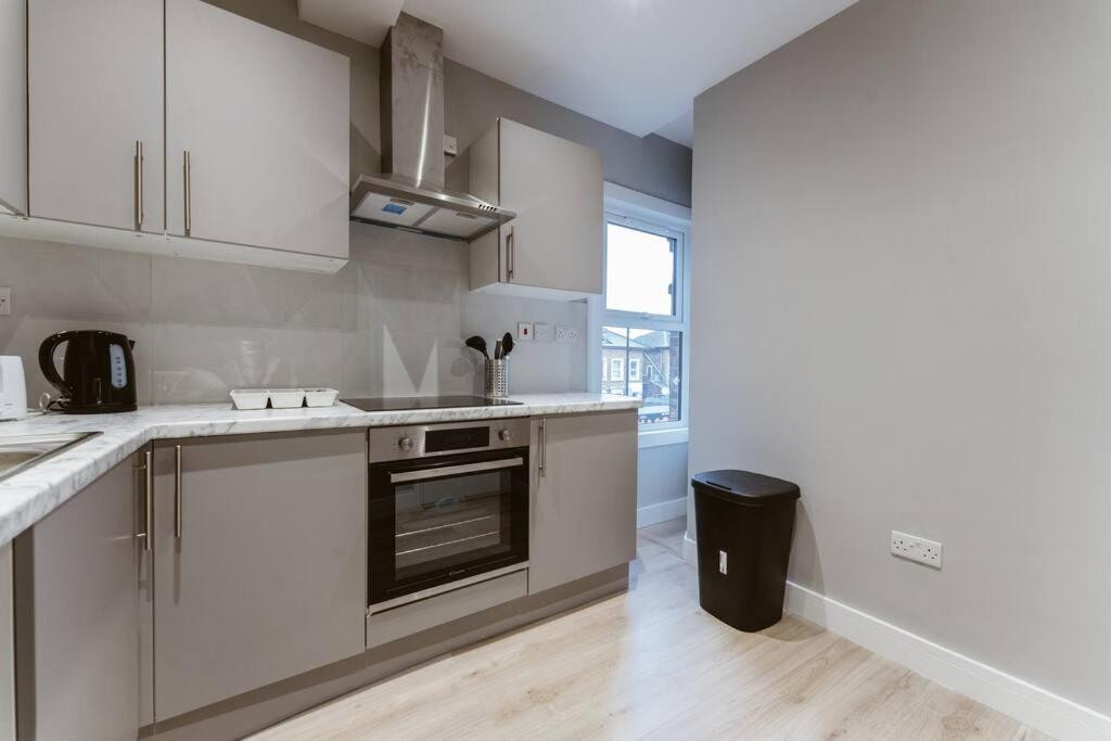 Charming Kitchenette - Your Ideal In The Heart Of The Appartement Londen