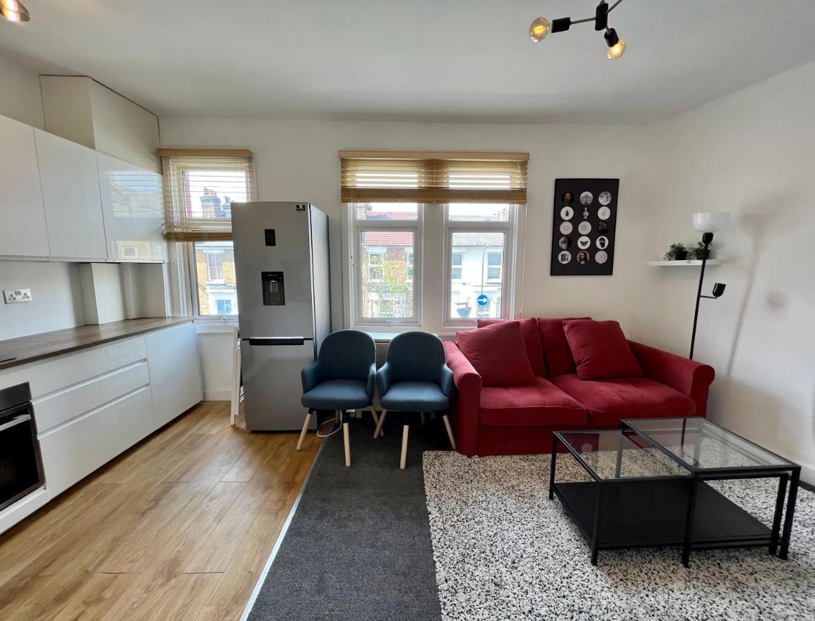 Evie Happy House Apartment London