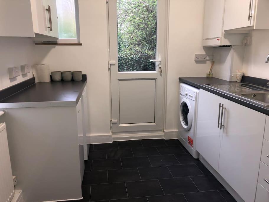 Garden Flat In Central Location Apartment