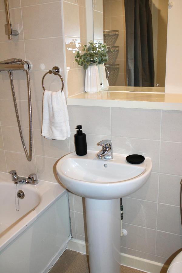Glamorous Two Bed Flat * Londen