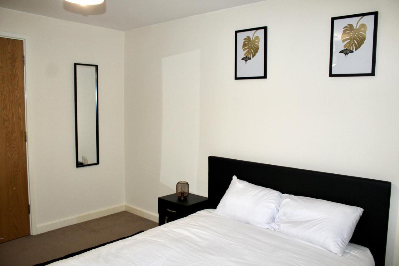 Glamorous Two Bed Flat Londen