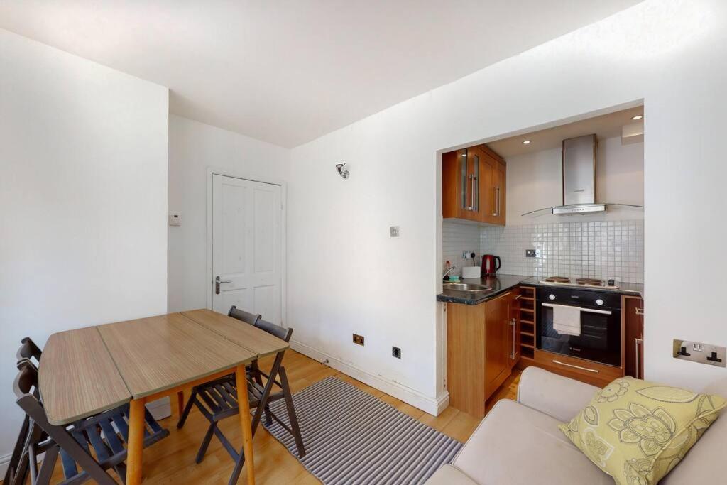 Cosy 2 Bedroom Garden Flat In West Kensington Londres