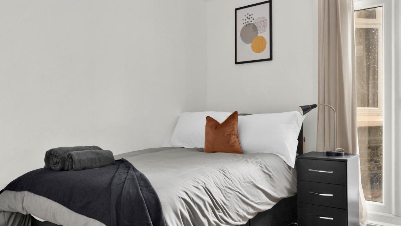 Livestay-4 Bed 2 Bath House With Private Garden Hébergement de vacances