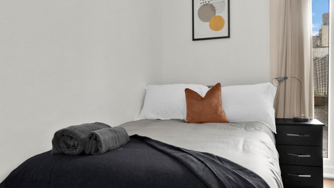 Livestay-4 Bed 2 Bath House With Private Garden Hébergement de vacances *