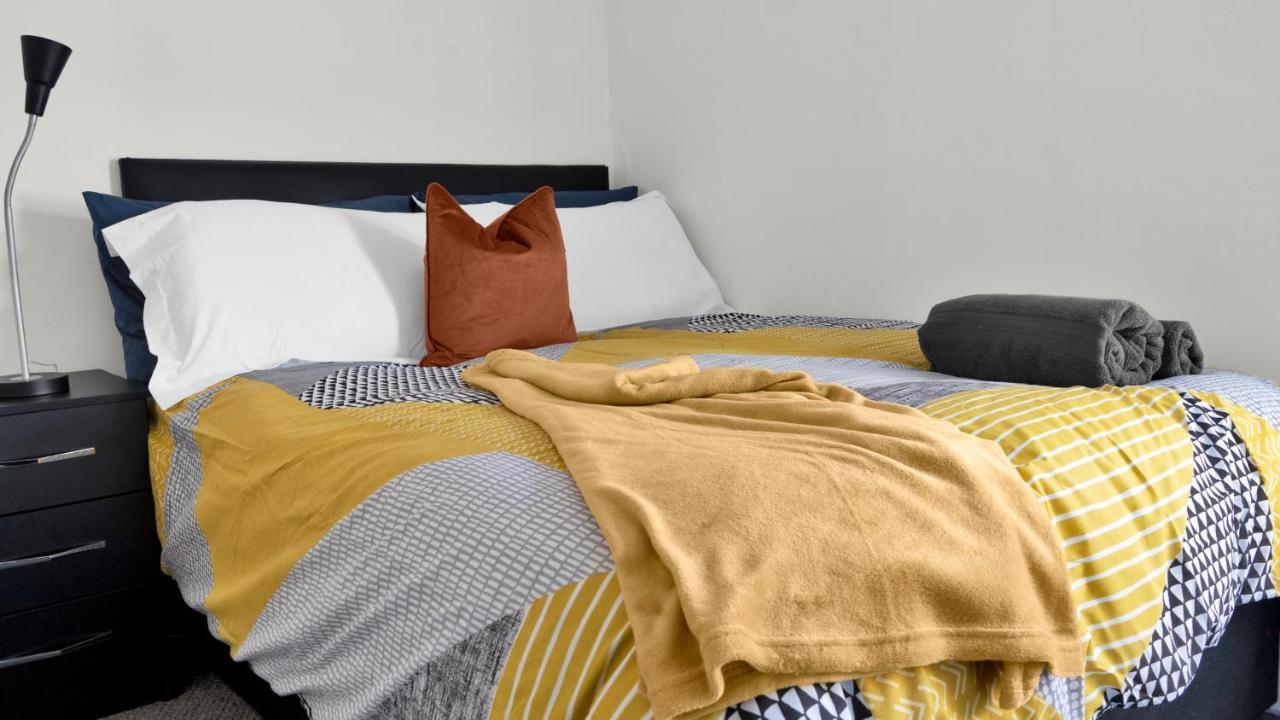 Livestay-4 Bed 2 Bath House With Private Garden Hébergement de vacances