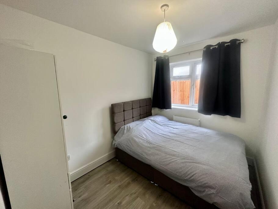2 Bedroom House,brownhillrd Se6 *