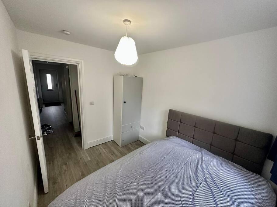 2 Bedroom House,brownhillrd Se6 Сasa de vacaciones Londres