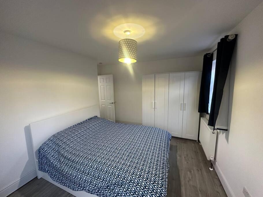 Сasa de vacaciones 2 Bedroom House,brownhillrd Se6 *